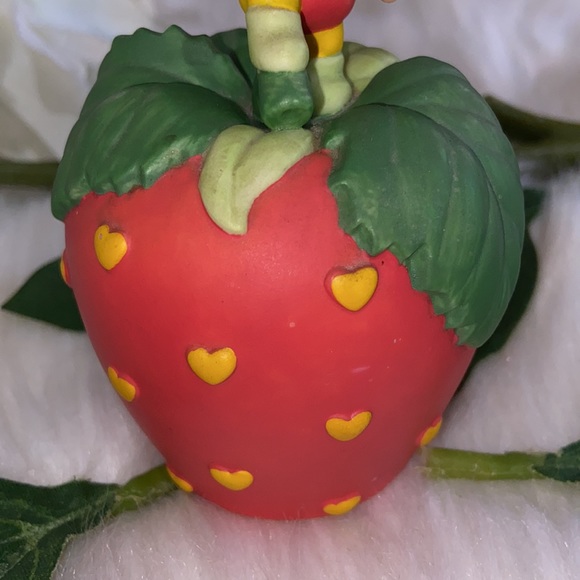 Avon Vintage Porcelain Bell Hearts Delight a Strawberry w/ an Elf Pixie 1993 - Picture 6 of 17